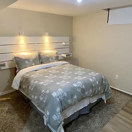 Affordable Room With Free Parking In Newmarket On Buitenkant foto