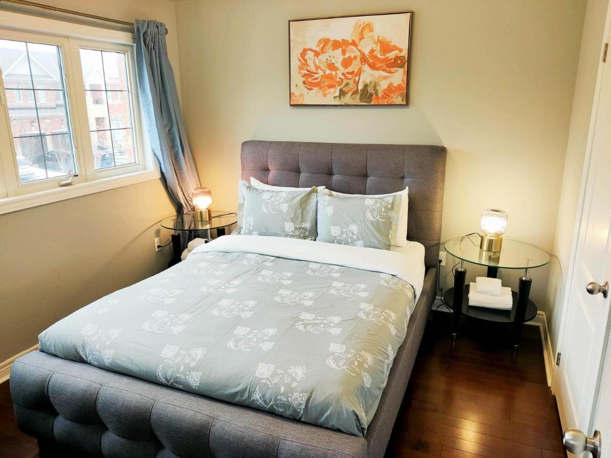 Affordable Room With Free Parking In Newmarket On Buitenkant foto