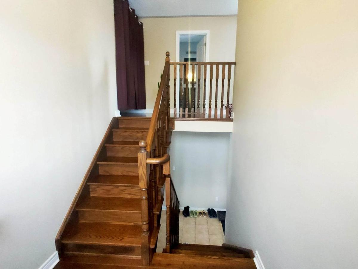 Affordable Room With Free Parking In Newmarket On Buitenkant foto