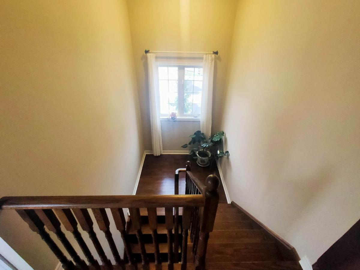 Affordable Room With Free Parking In Newmarket On Buitenkant foto