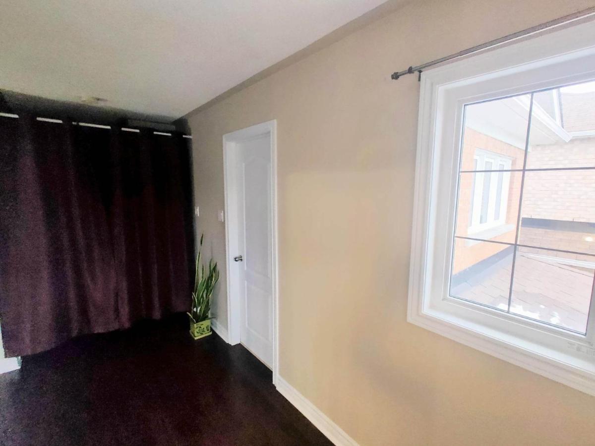 Affordable Room With Free Parking In Newmarket On Buitenkant foto