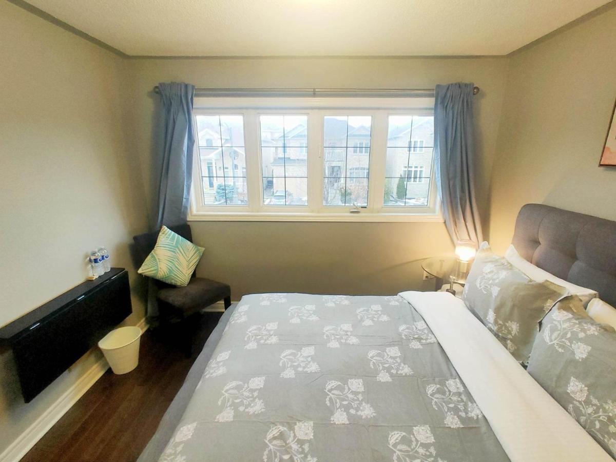 Affordable Room With Free Parking In Newmarket On Buitenkant foto