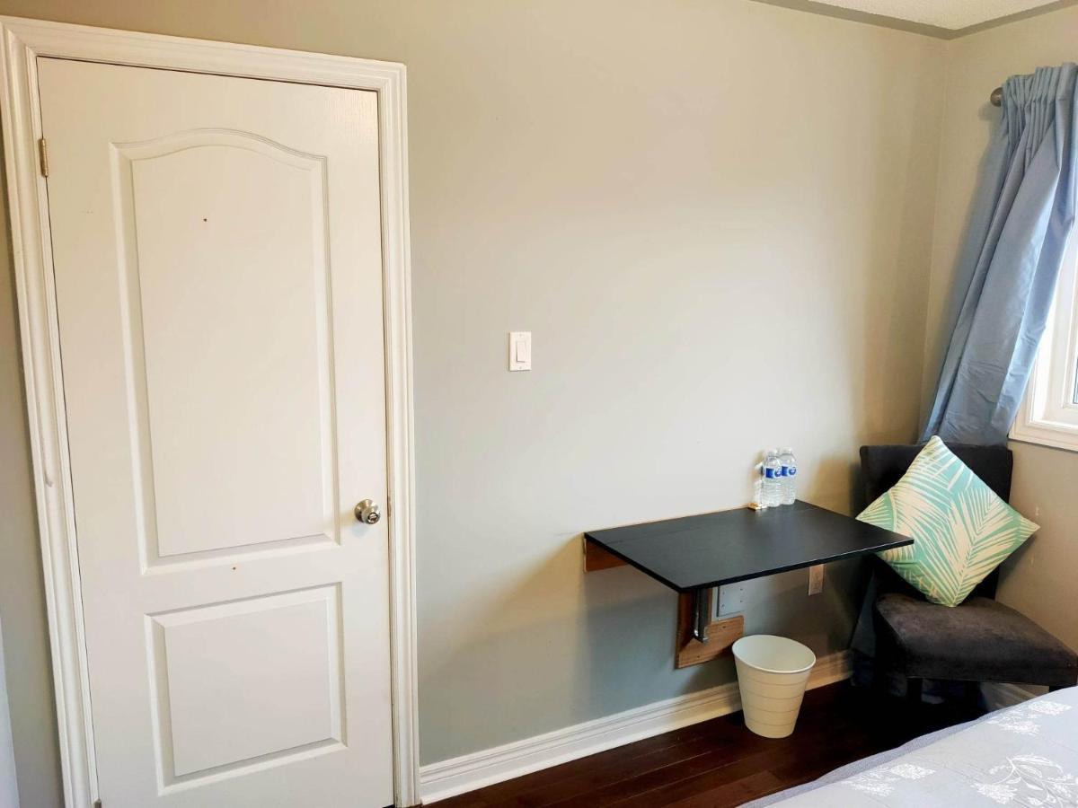 Affordable Room With Free Parking In Newmarket On Buitenkant foto