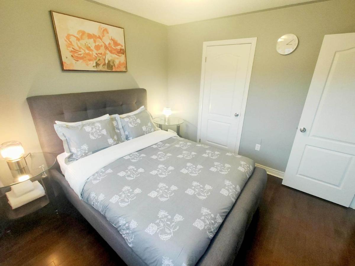 Affordable Room With Free Parking In Newmarket On Buitenkant foto