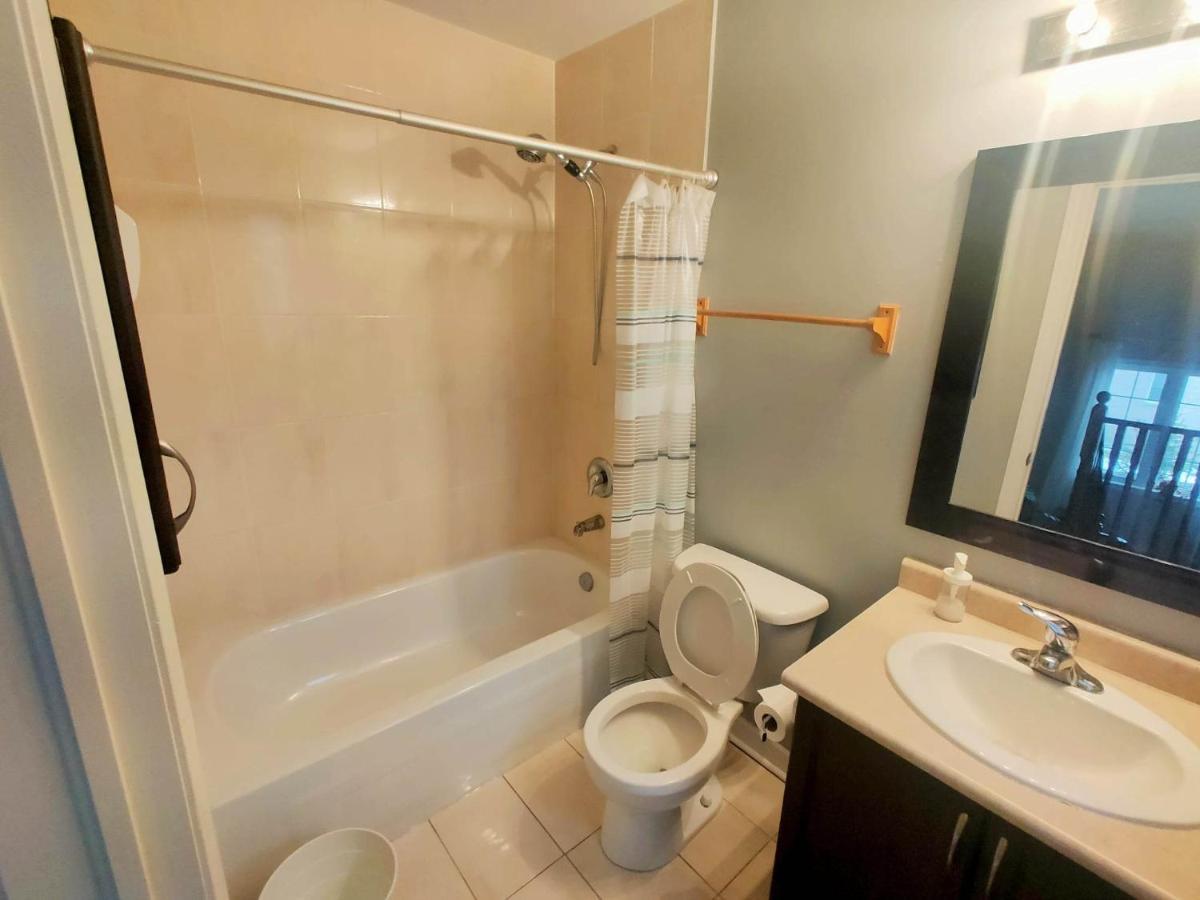Affordable Room With Free Parking In Newmarket On Buitenkant foto
