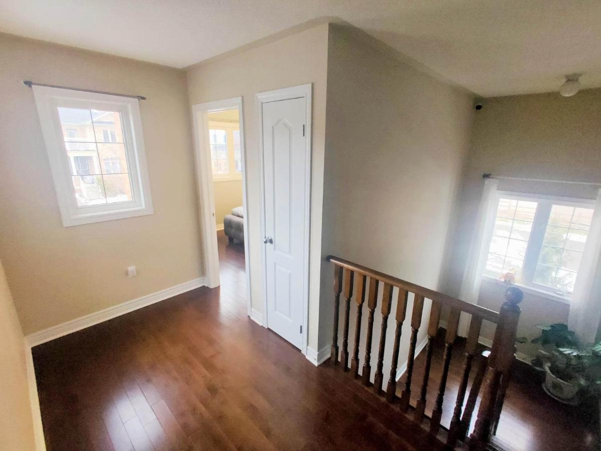 Affordable Room With Free Parking In Newmarket On Buitenkant foto