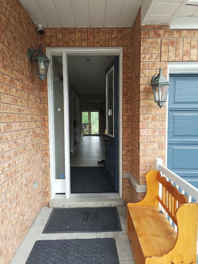Affordable Room With Free Parking In Newmarket On Buitenkant foto
