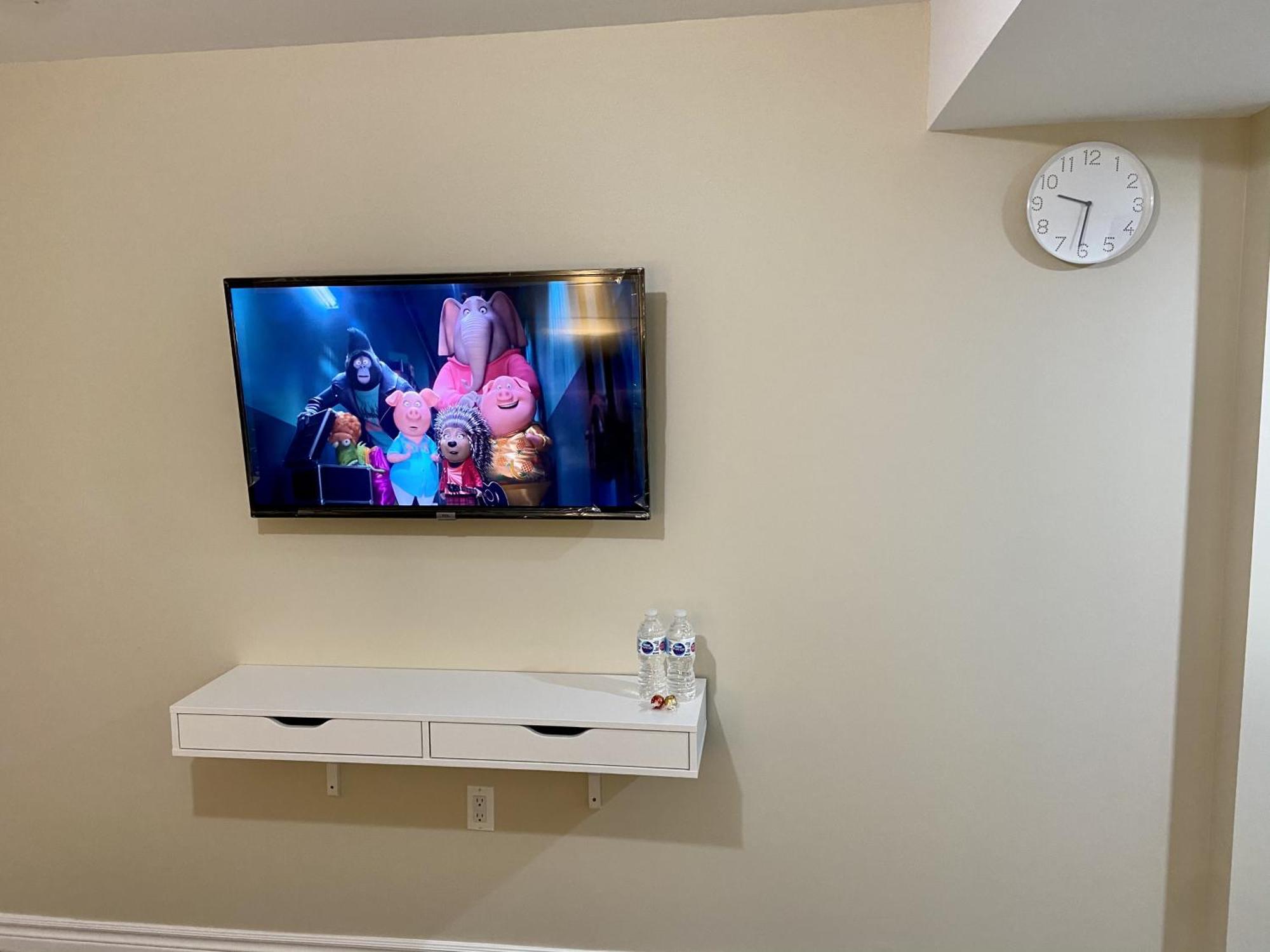 Affordable Room With Free Parking In Newmarket On Buitenkant foto