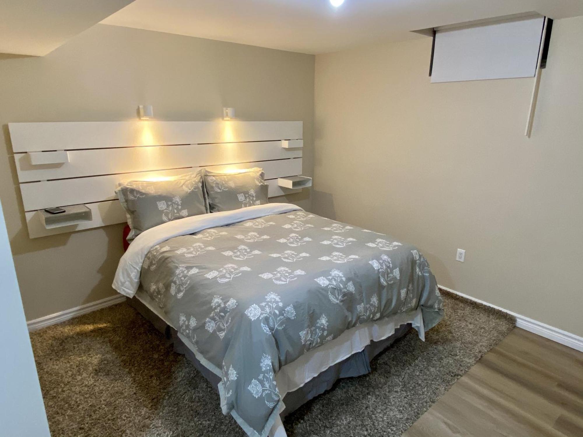 Affordable Room With Free Parking In Newmarket On Buitenkant foto